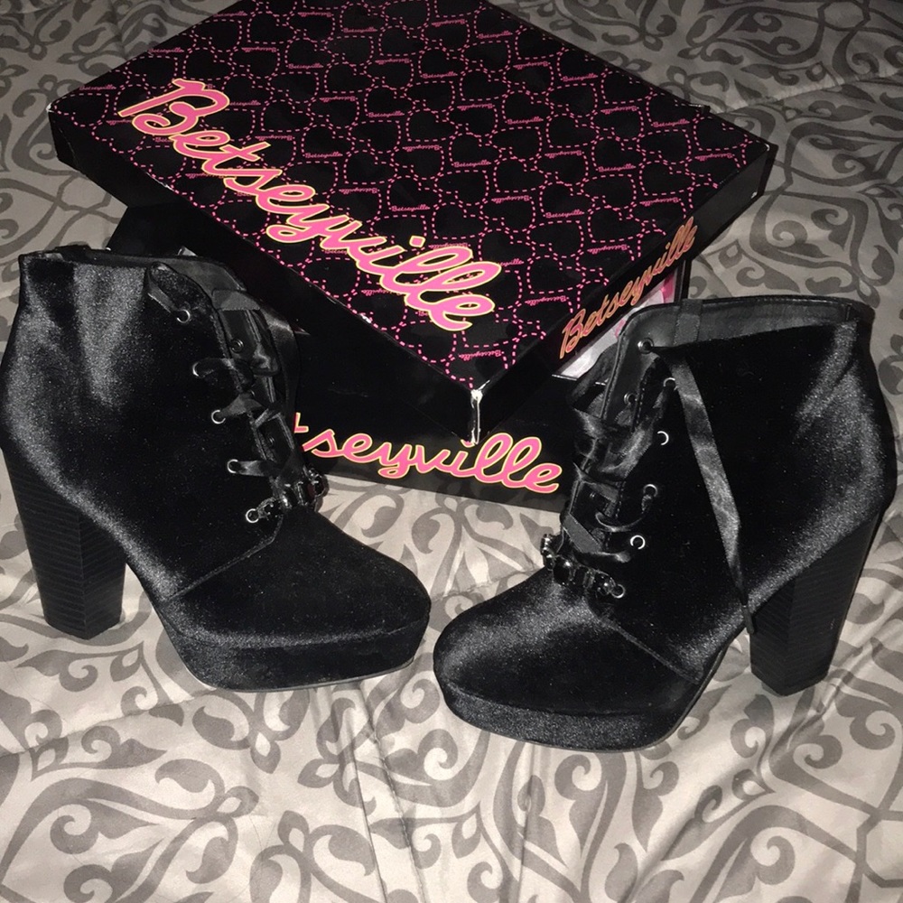Betsey Johnson High heel booties